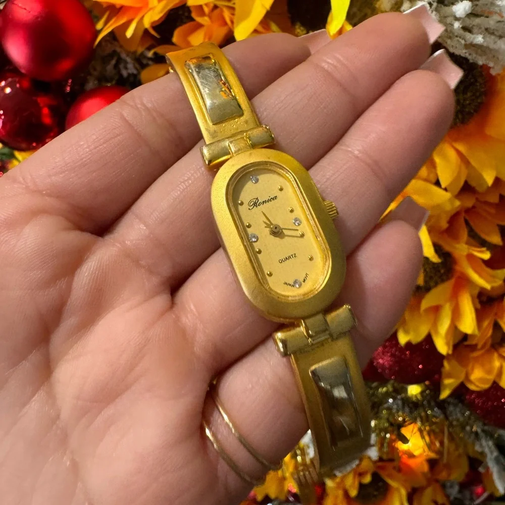 BUNDLE 2 ITEMS FOR $8✨ LAST PRICE🍒🤍 RONICA quartz vintage watch ✨